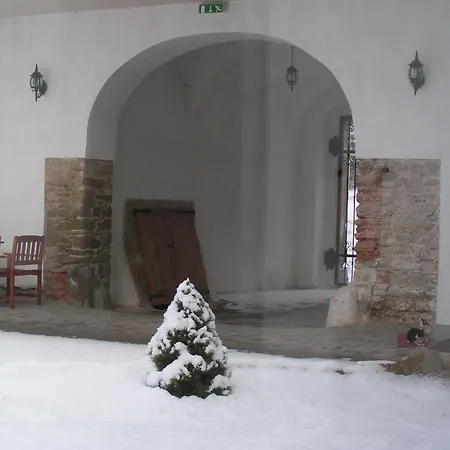 Kastiel Biela Dama A Cierny Rytier Hotel *