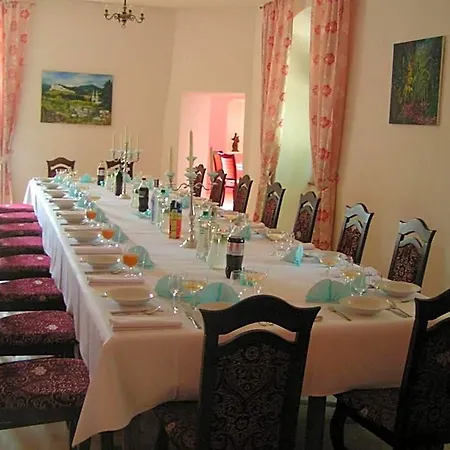 Kaštieľ Biela Dáma A čierny Rytier Hotel *