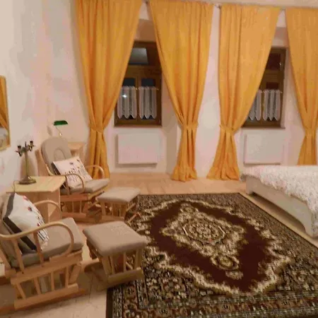 Kastiel Biela Dama A Cierny Rytier Hotel *