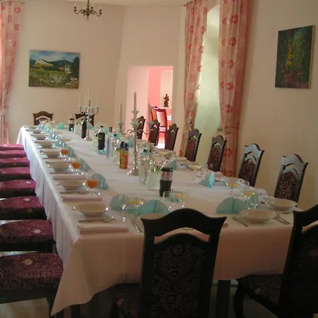 Kastiel Biela Dama A Cierny Rytier Hotel Krompachy