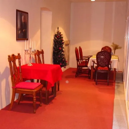 Hotel Kastiel Biela Dama A Cierny Rytier
