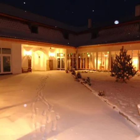 Hotel Kastiel Biela Dama A Cierny Rytier